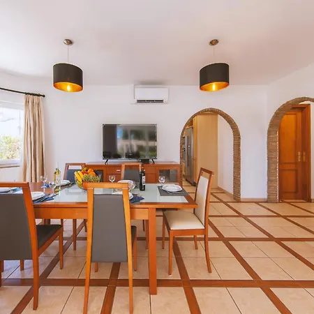 Villa In Lagoa Near Praia Da Marinha *