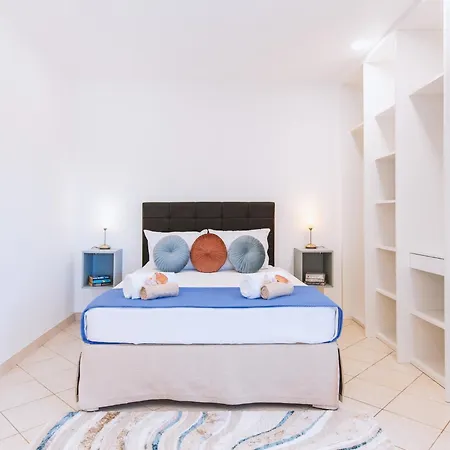 Villa In Lagoa Near Praia Da Marinha Lagoa (Algarve)